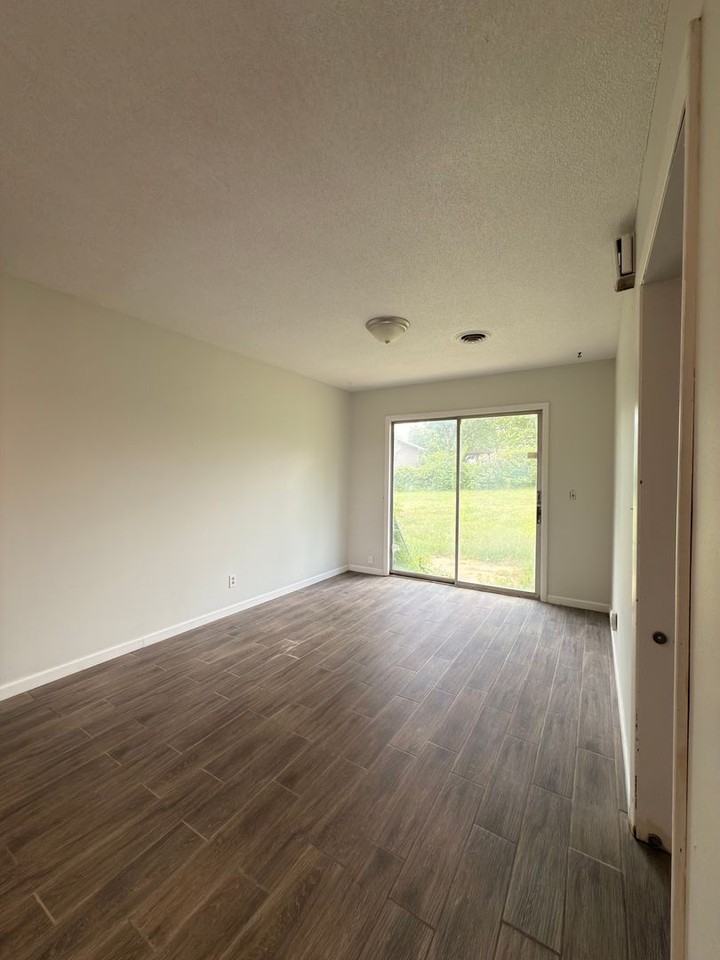 1305 Truman Ave - Photo 4 of 13