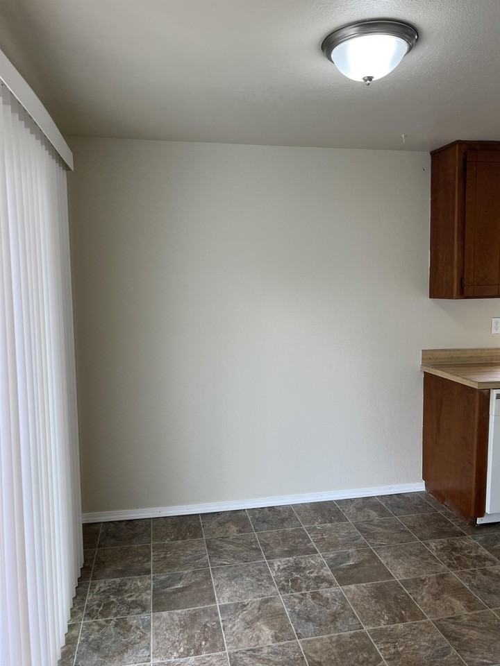 Ontario Court - Photo 3 of 6