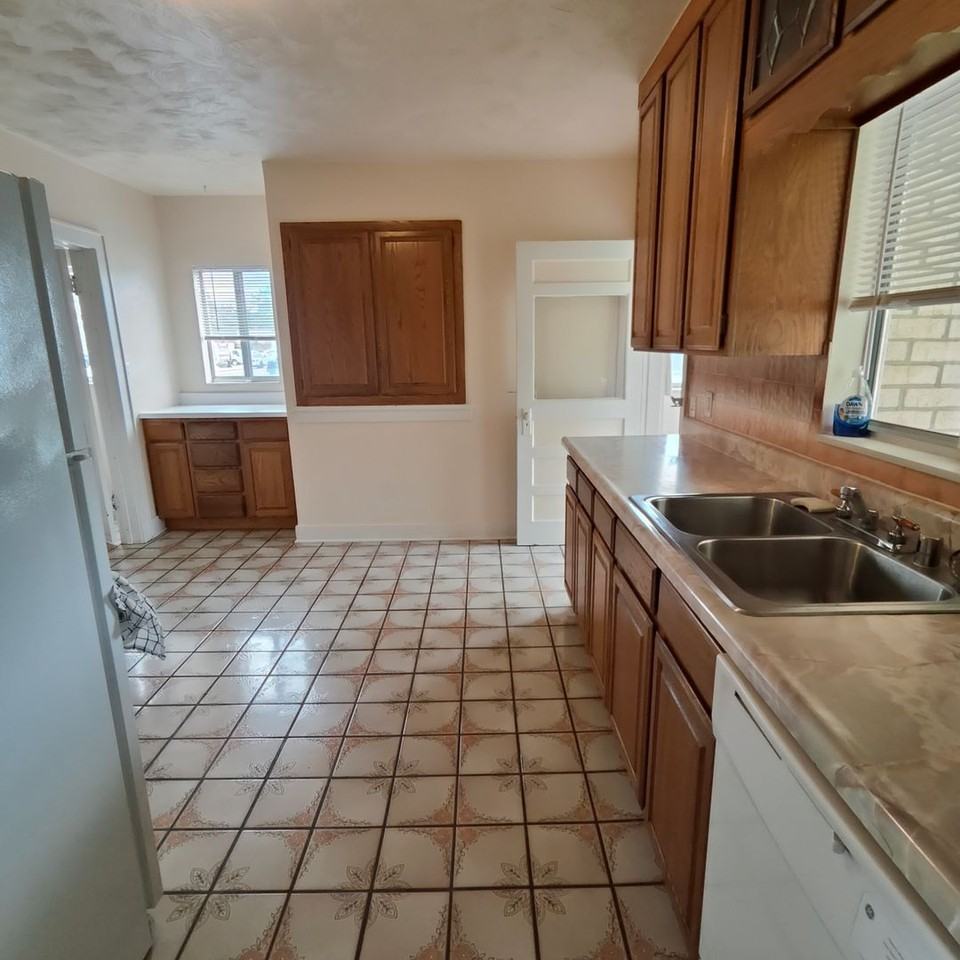 405 5th St - Photo 6 of 29