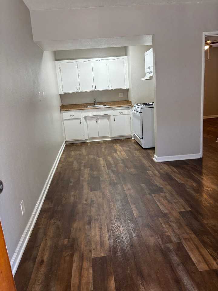 Renovated 1 Bedroom 1 Bathroom - Photo 2 of 8