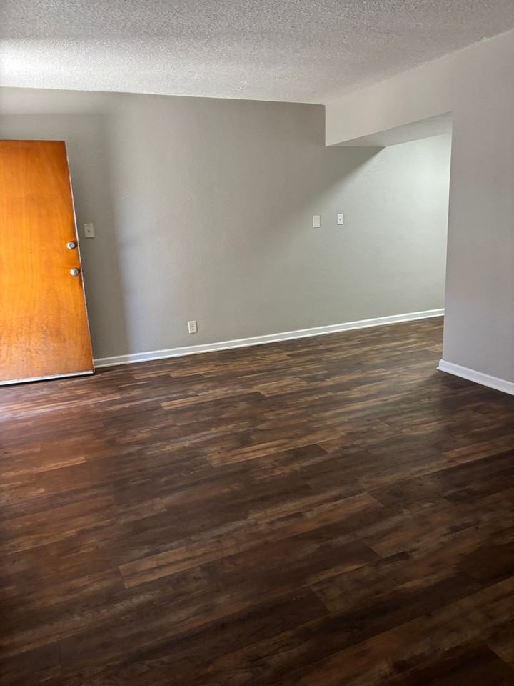 Renovated 1 Bedroom 1 Bathroom - Photo 4 of 8