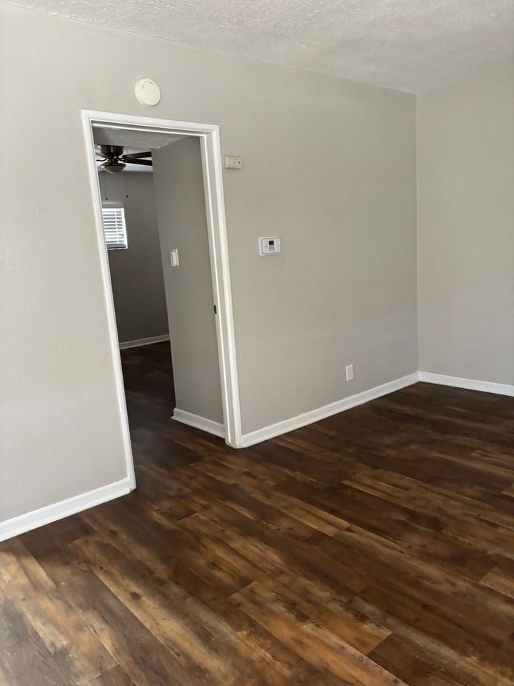 Renovated 1 Bedroom 1 Bathroom - Photo 5 of 8