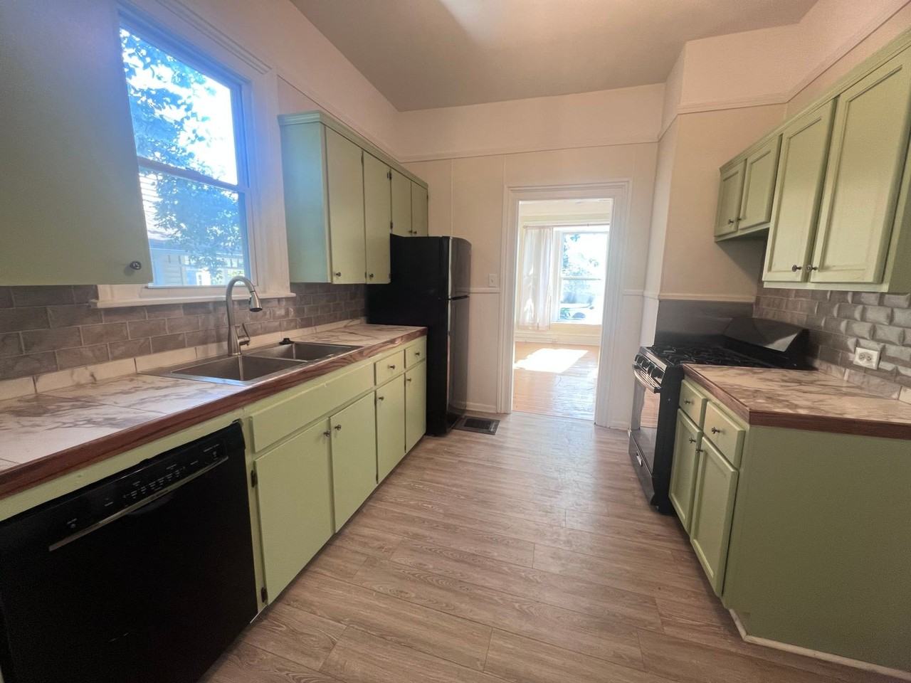 507 Livingston Ave Ne - Photo 2 of 46