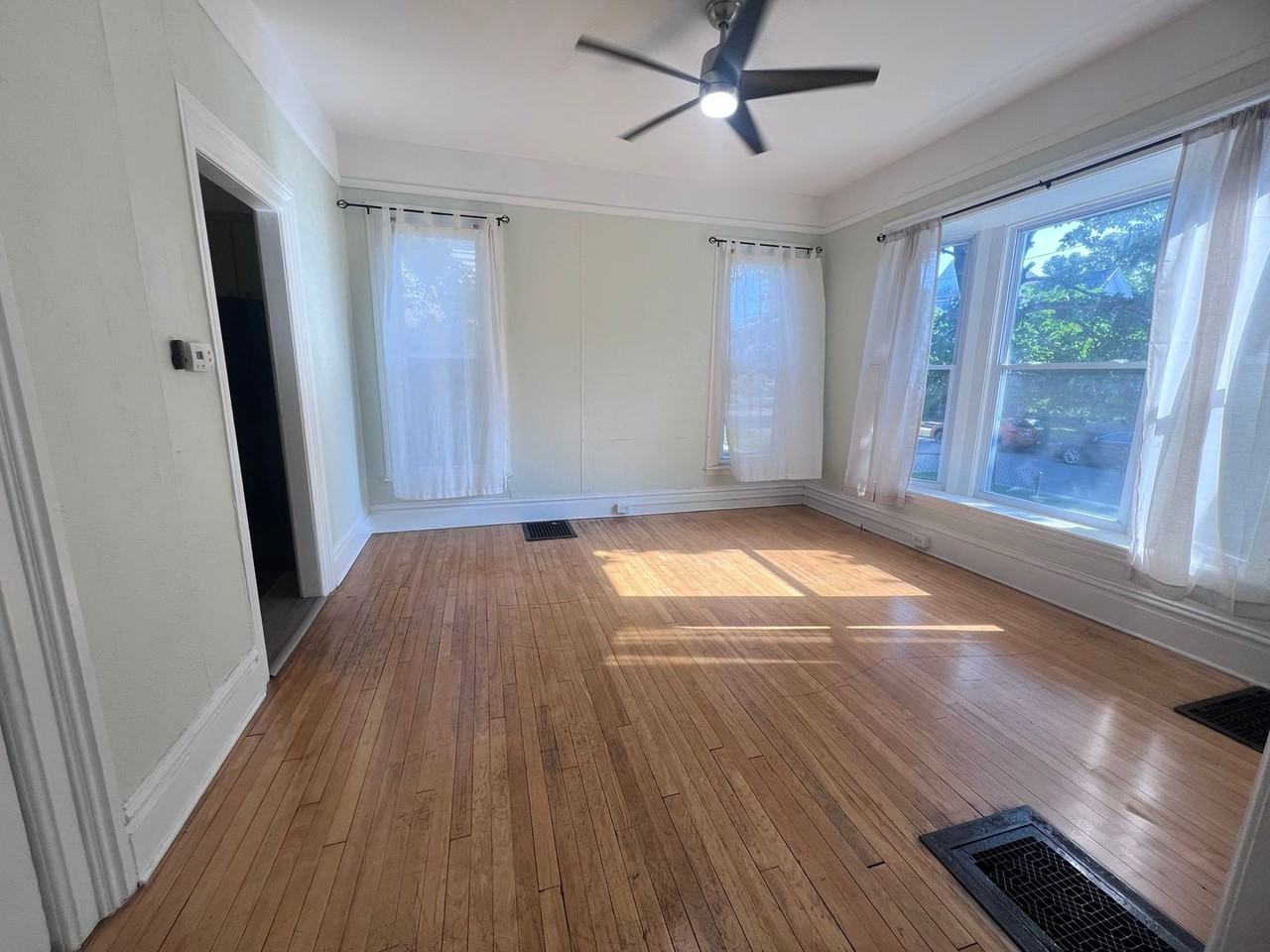 507 Livingston Ave Ne - Photo 7 of 46