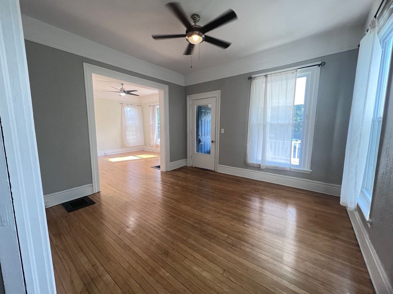 507 Livingston Ave Ne - Photo 5 of 46