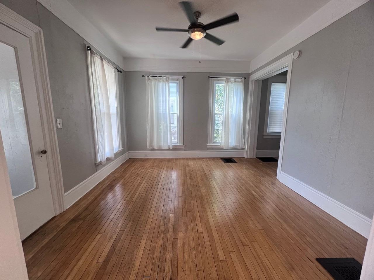 507 Livingston Ave Ne - Photo 4 of 46