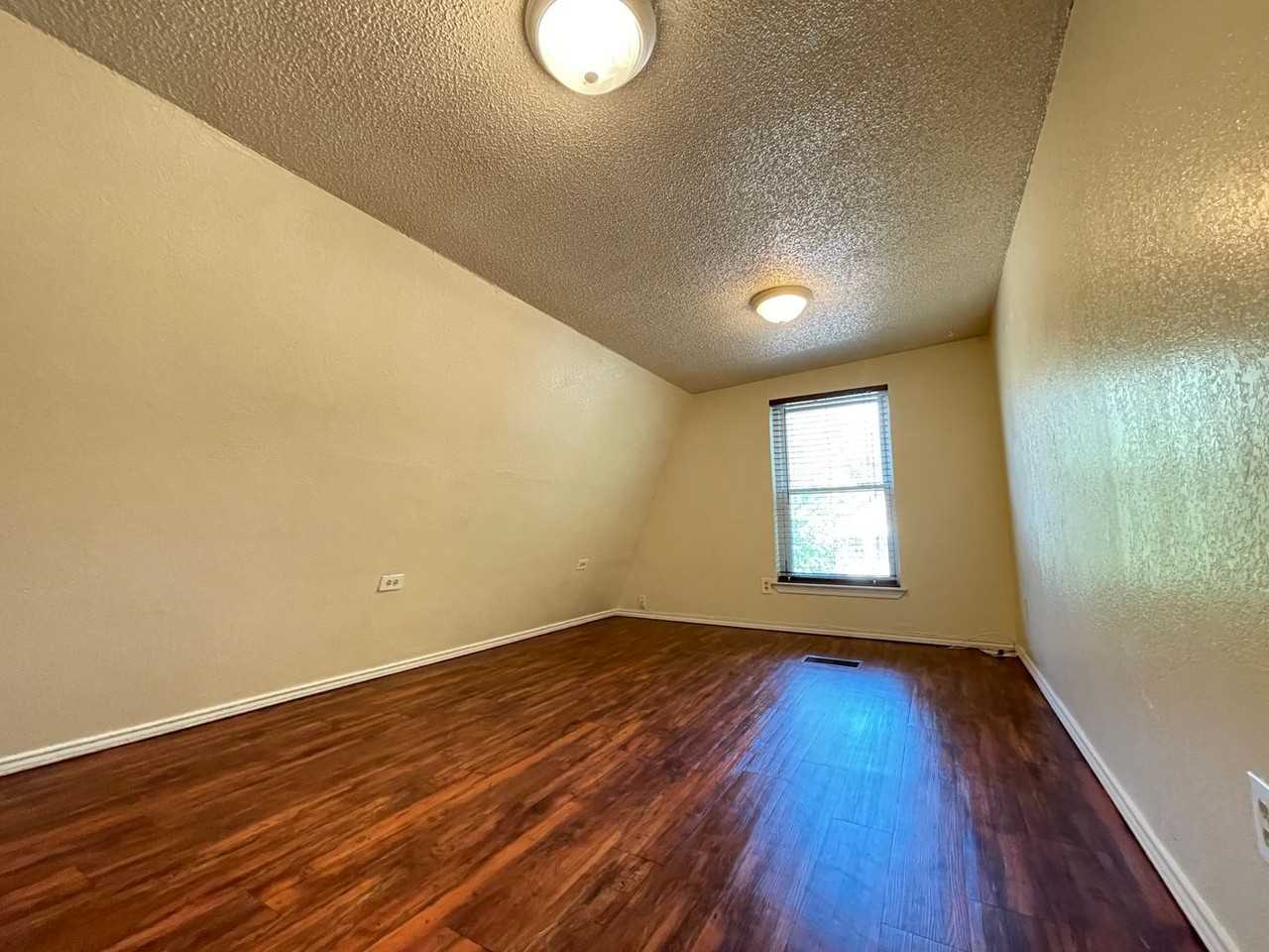 1100 W Morphy St - Photo 5 of 22