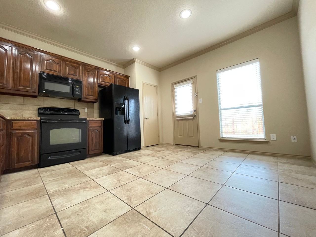 5913 Missy Ln - Photo 6 of 18
