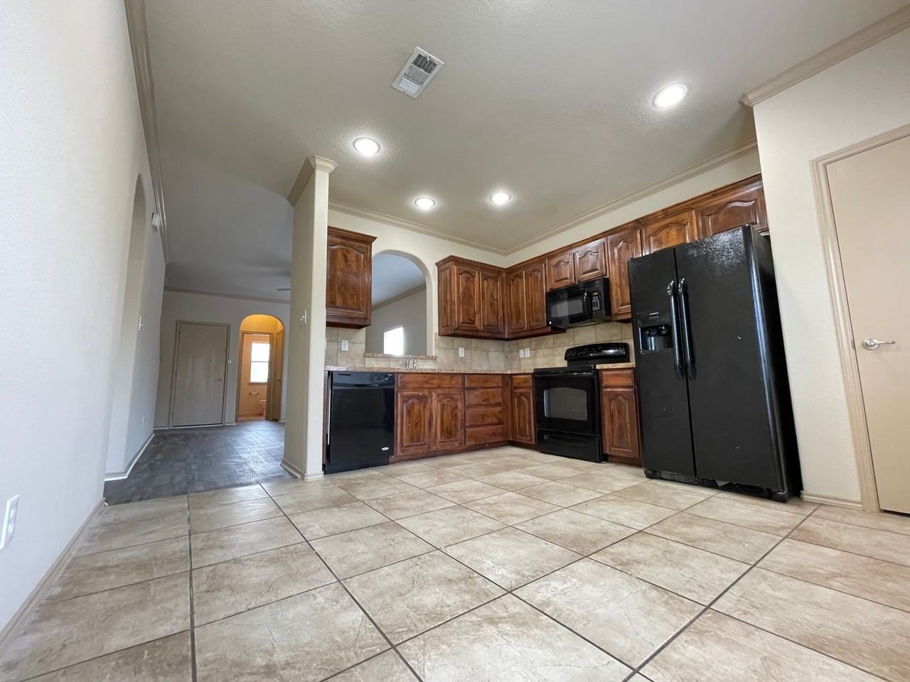 5913 Missy Ln - Photo 7 of 18