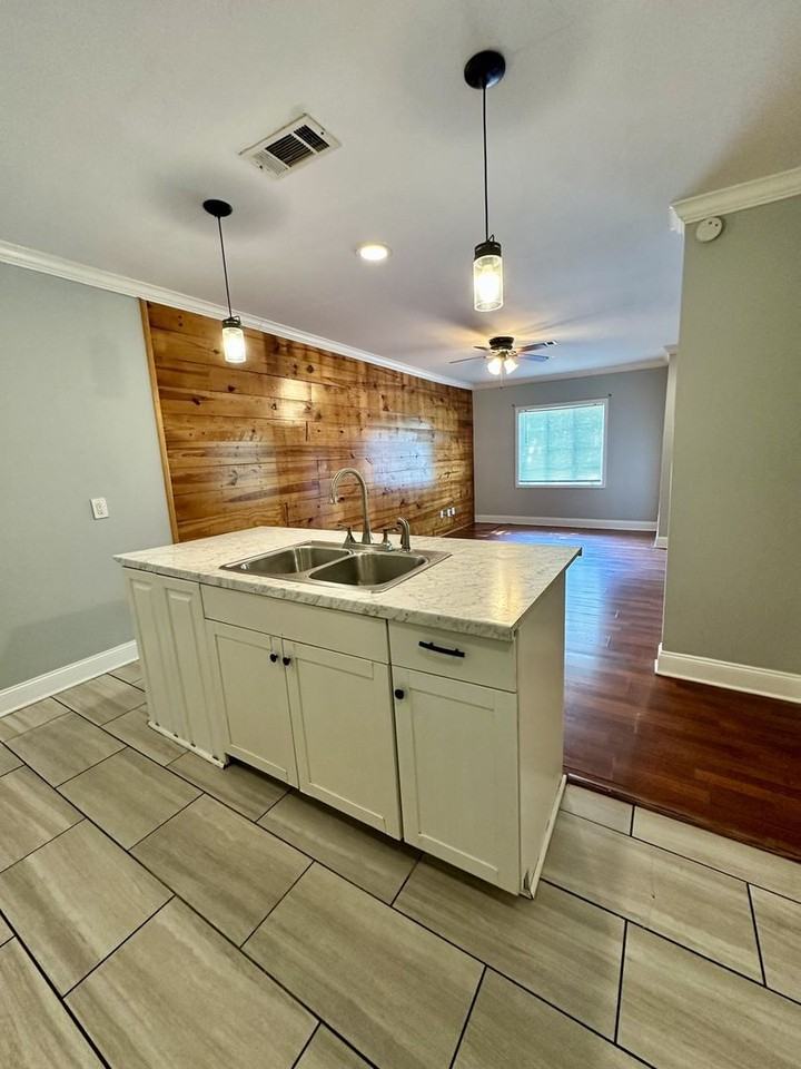 4171 Plaza St - Photo 4 of 12