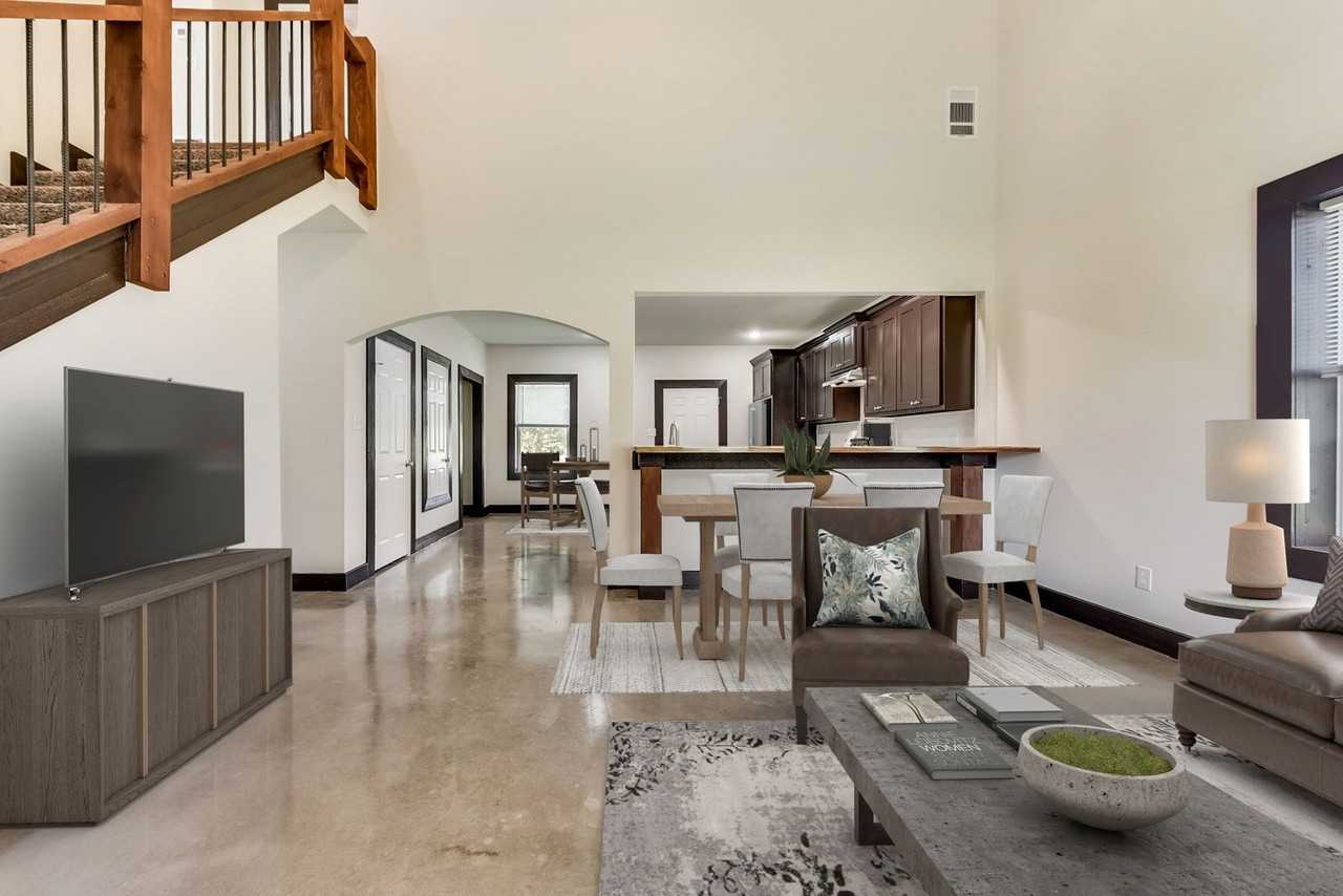 1033 Deer Ln - Photo 2 of 34