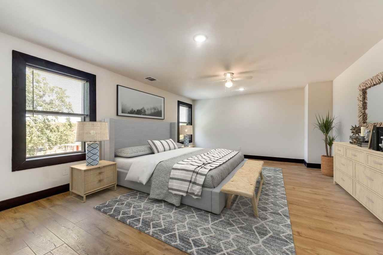 1033 Deer Ln - Photo 5 of 34