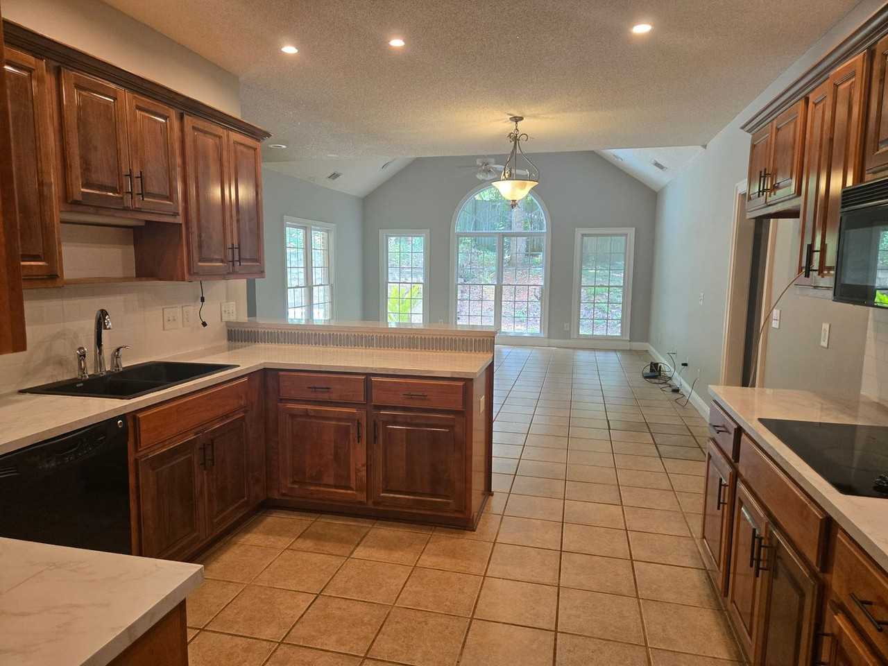 585 Cecily Dr - Photo 6 of 46
