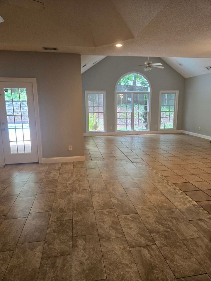 585 Cecily Dr - Photo 4 of 46