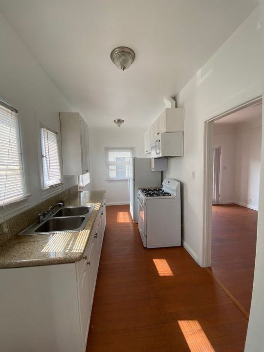 University Court - Photo 3 of 7