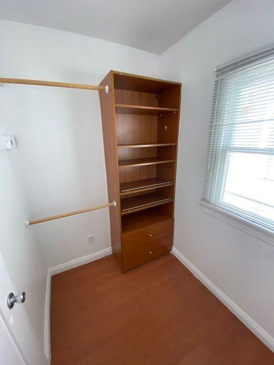 University Court - Photo 4 of 7