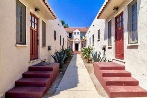 University Court - Photo 6 of 7