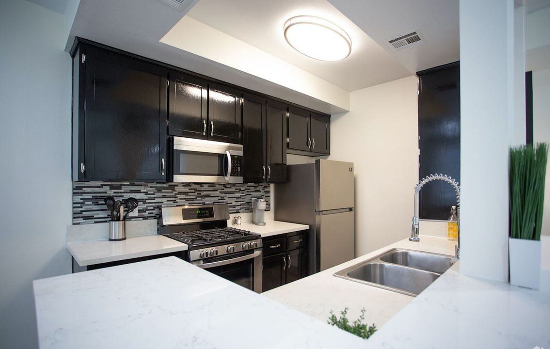 Avalon - Photo 2 of 31