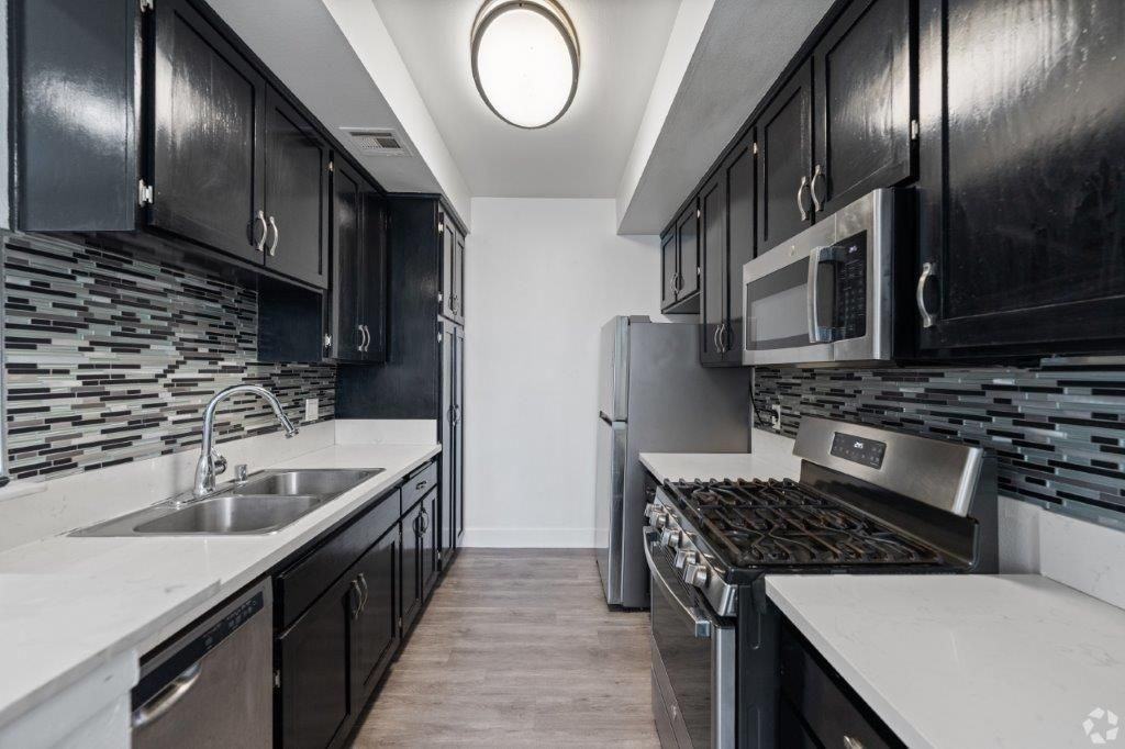 Avalon - Photo 3 of 31