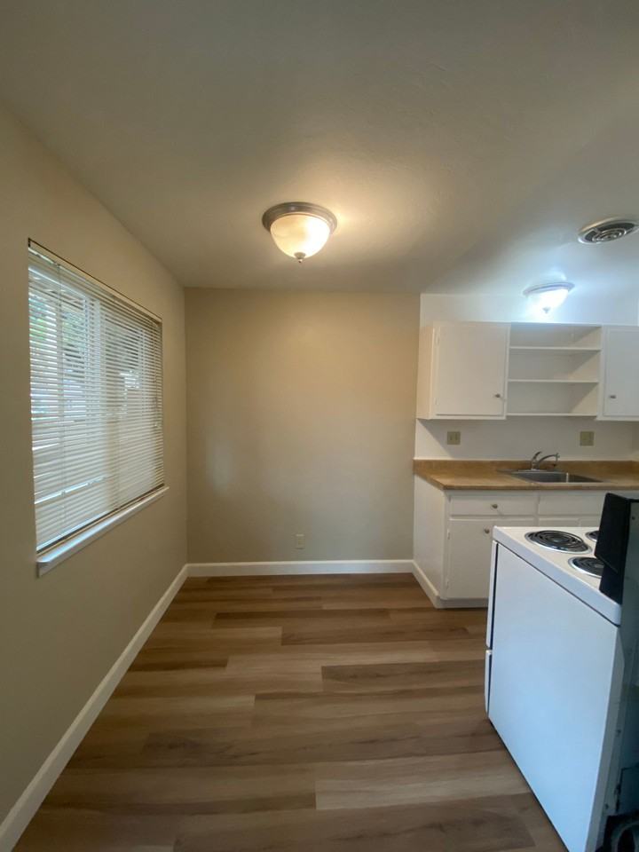 Carmel Ave 758 (10) - Photo 3 of 8