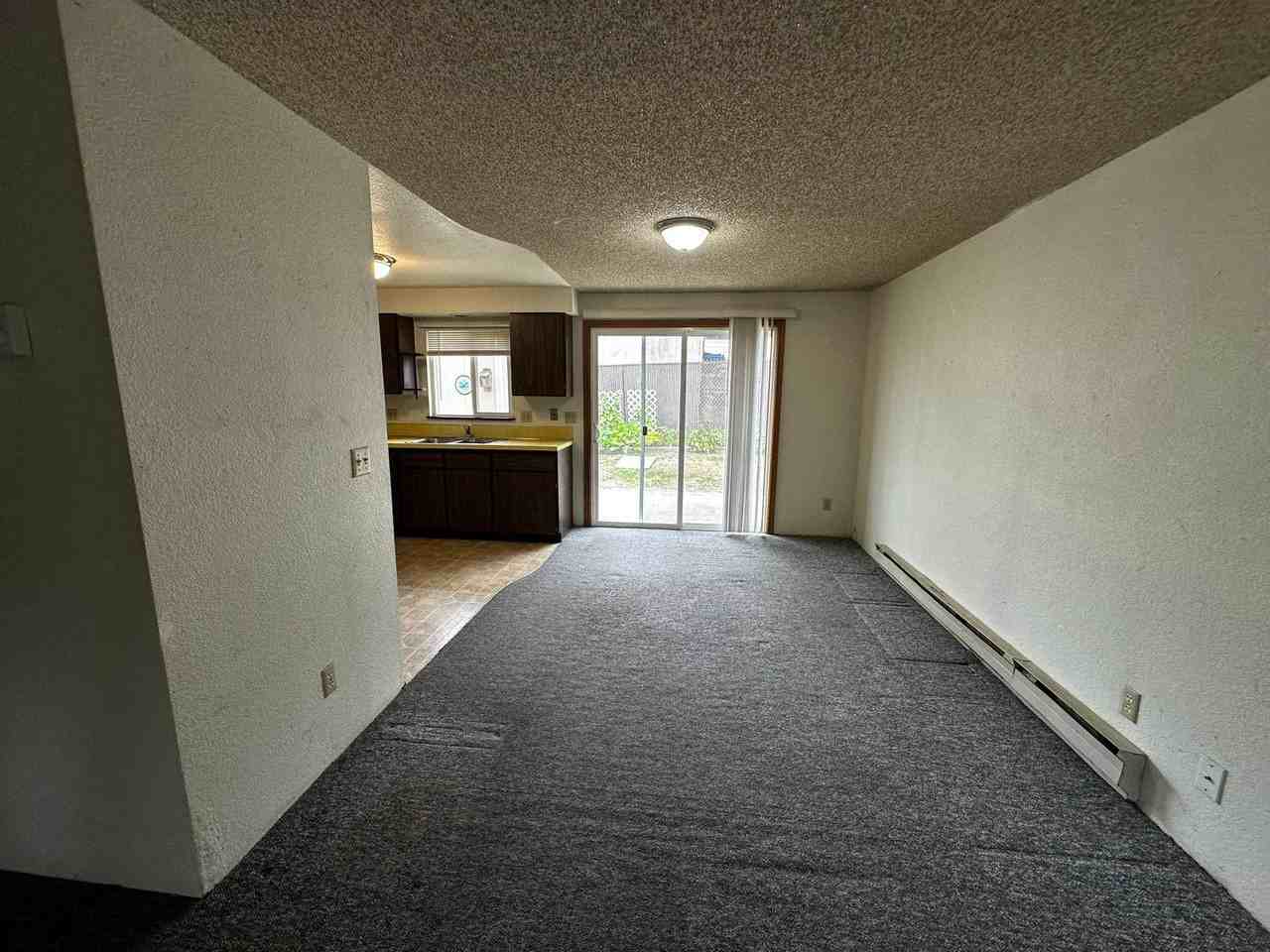 242 Currier Ave - Photo 4 of 7