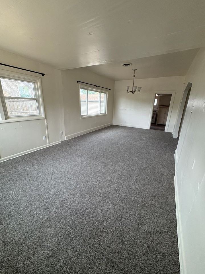 155 Hooker St - Photo 2 of 7