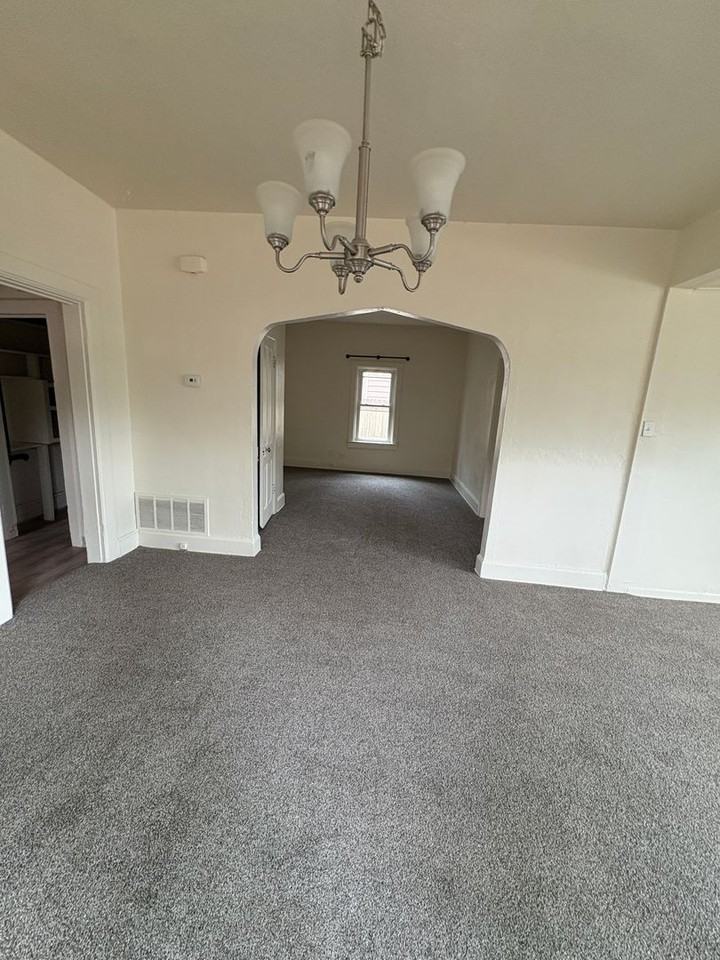 155 Hooker St - Photo 3 of 7