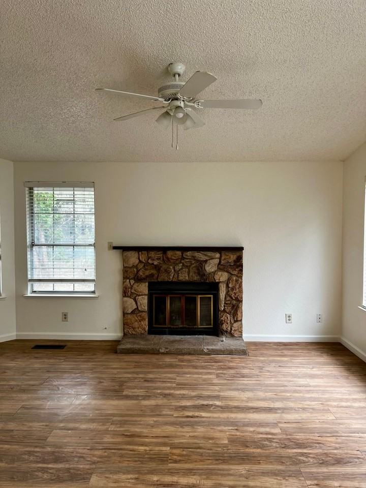 1141 Ambassador Dr - Photo 3 of 14