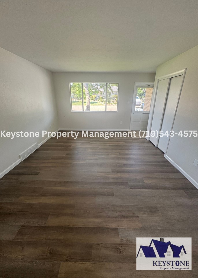 1626 W 31st St - Photo 2 of 16