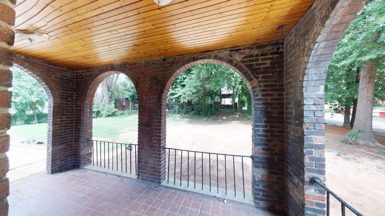 1723 Laurel Avenue - Photo 2 of 31