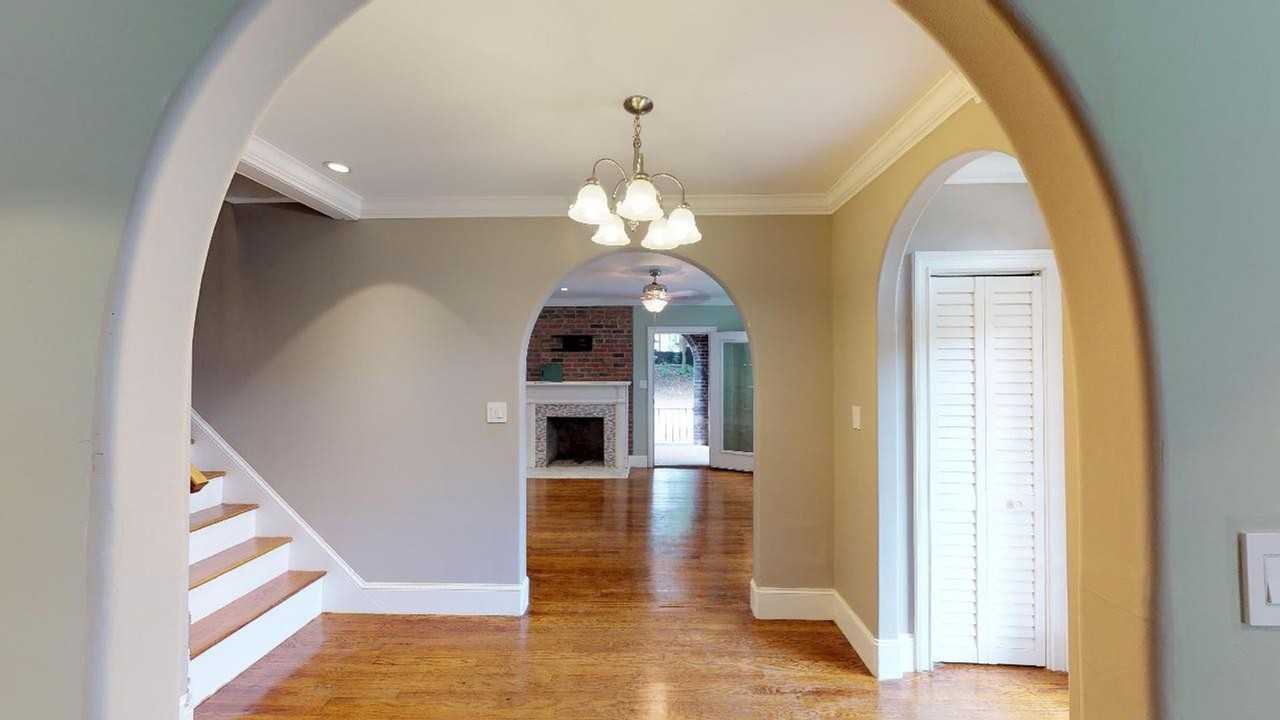 1723 Laurel Avenue - Photo 5 of 31