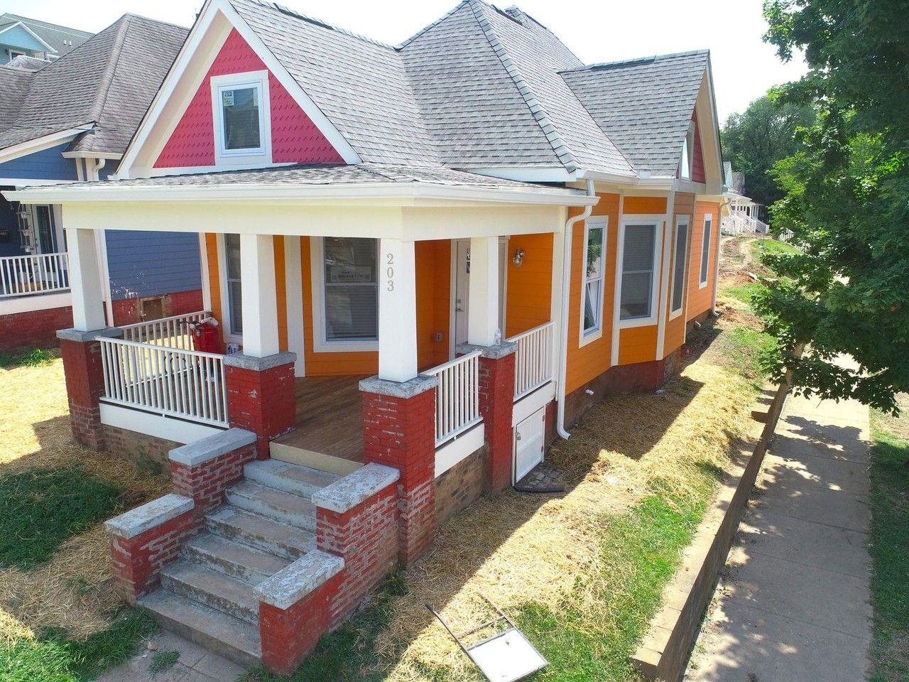 203 16th St - Photo 2 of 21