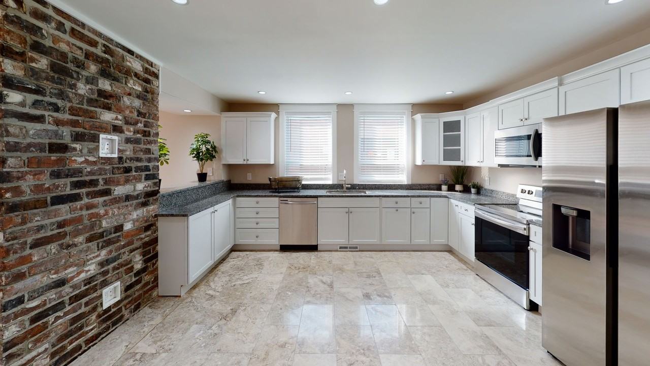 215 16th St - Photo 2 of 16