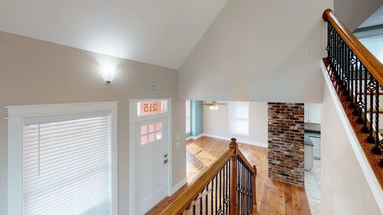 215 16th St - Photo 3 of 16