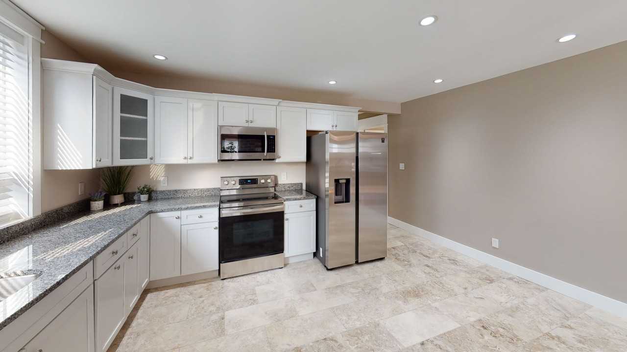 215 16th St - Photo 4 of 16