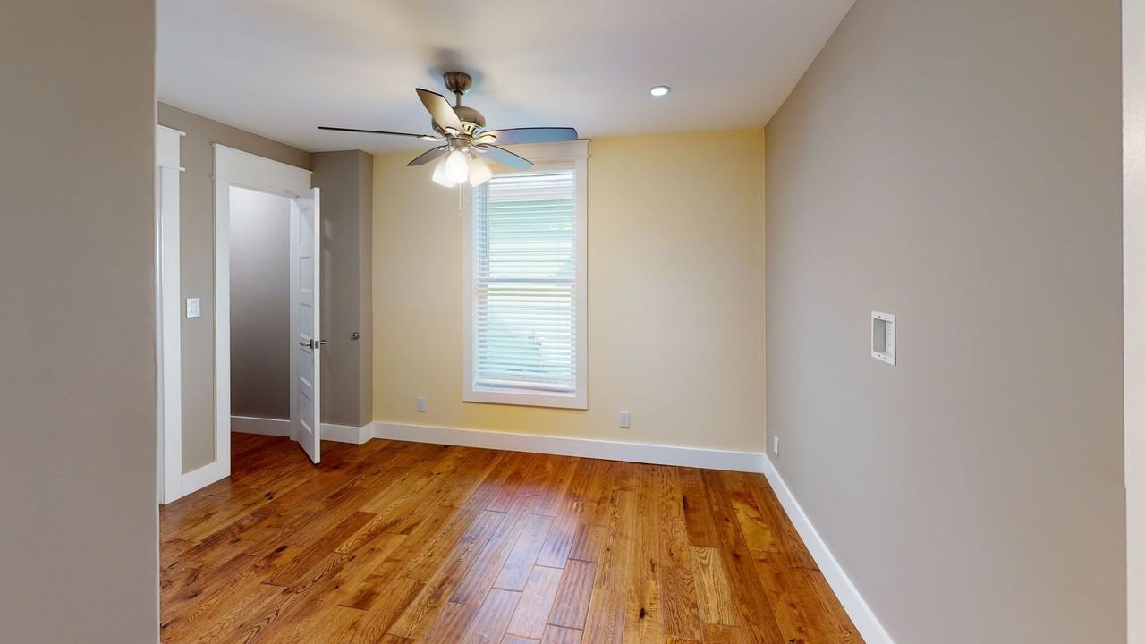215 16th St - Photo 6 of 16