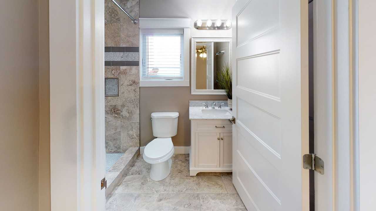 215 16th St - Photo 7 of 16