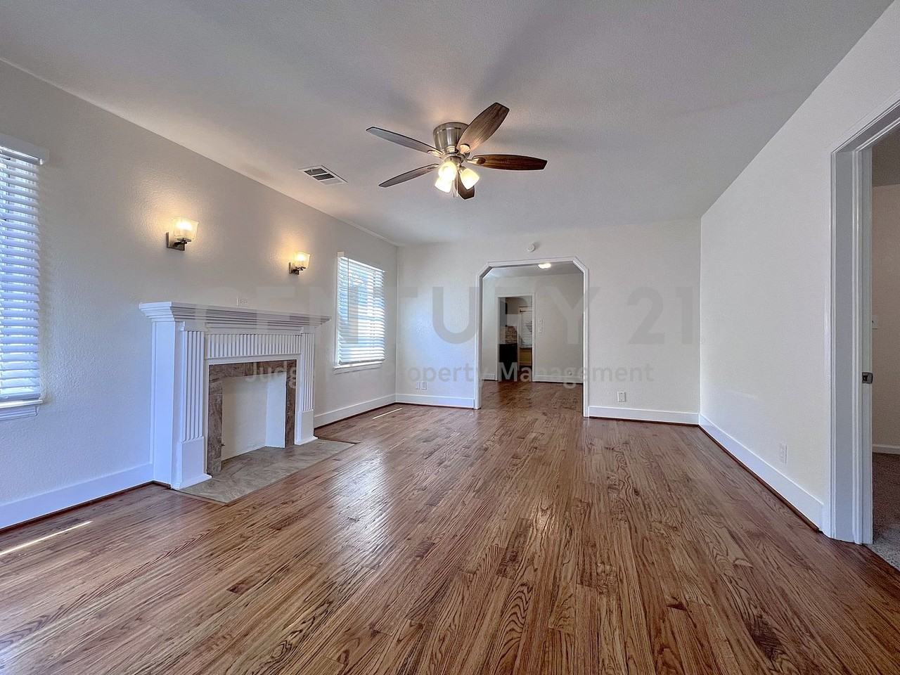 1107 Mountain Lake Rd - Photo 2 of 11