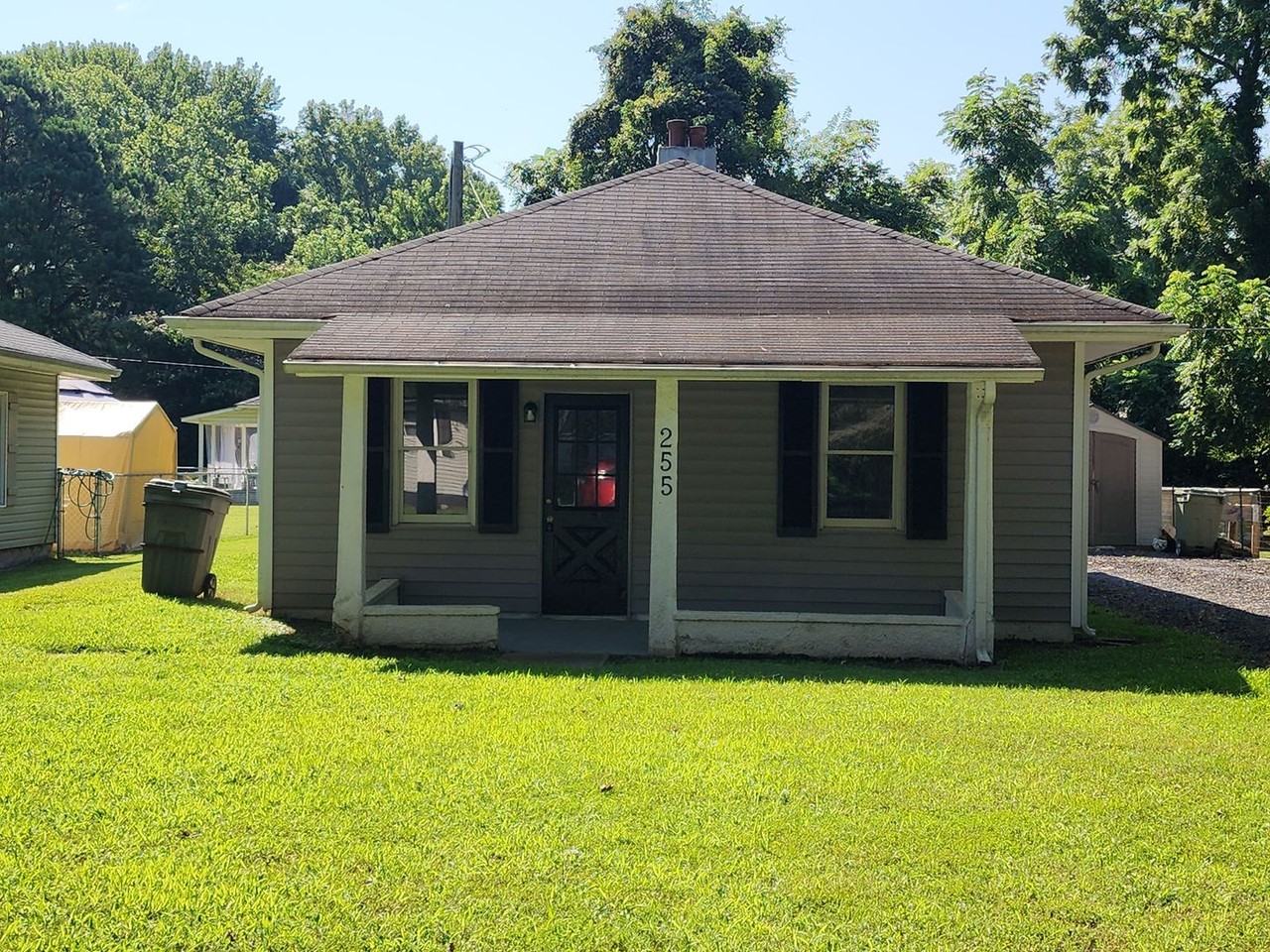 255 W Magnolia Ave - Photo 2 of 9