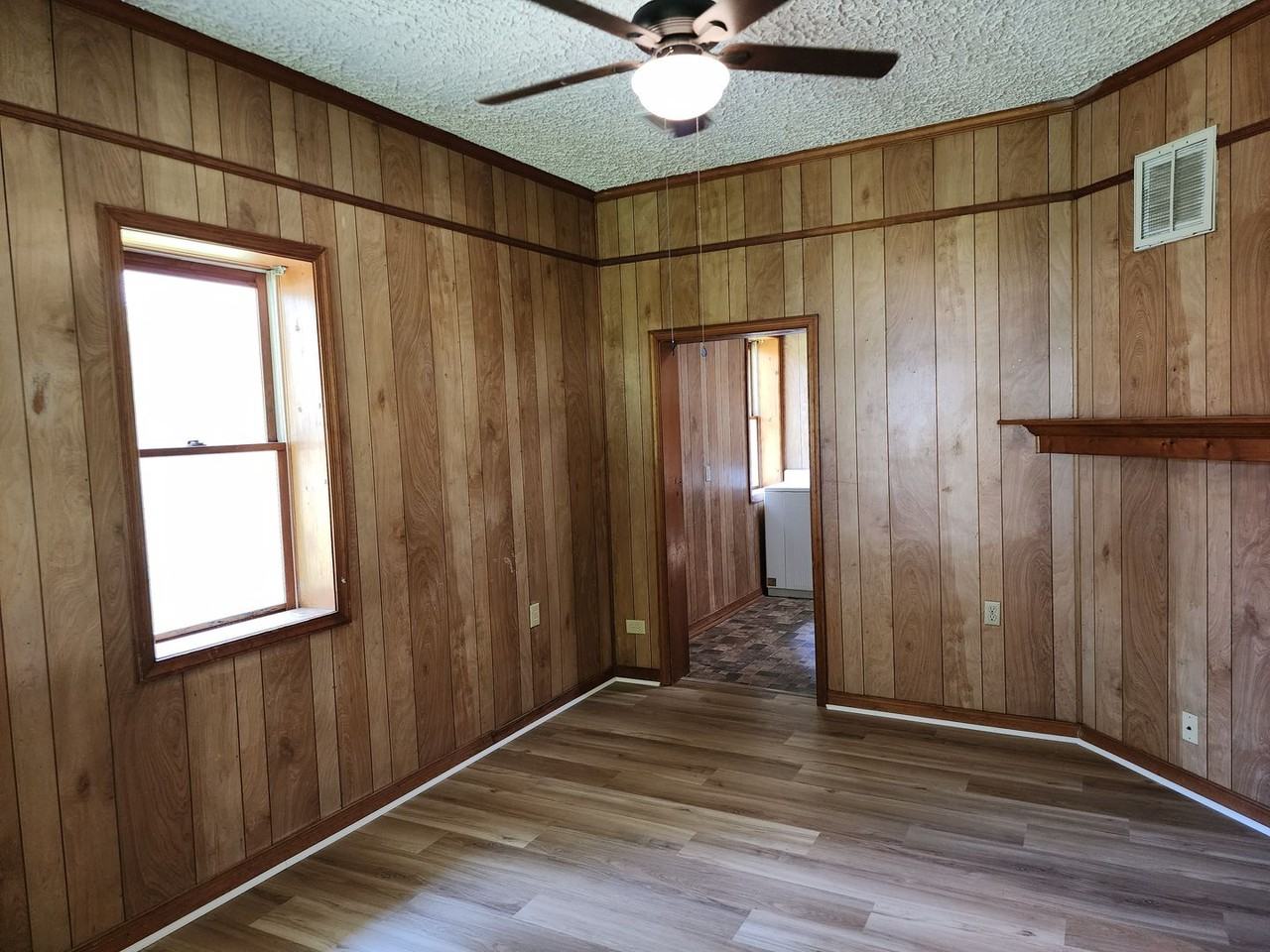 255 W Magnolia Ave - Photo 3 of 9