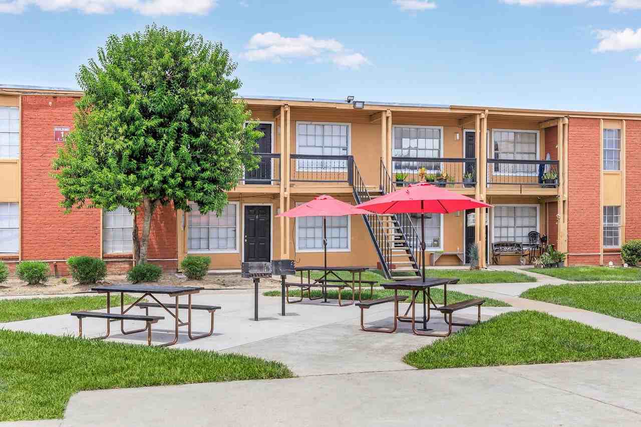 Woodvine - Photo 5 of 50