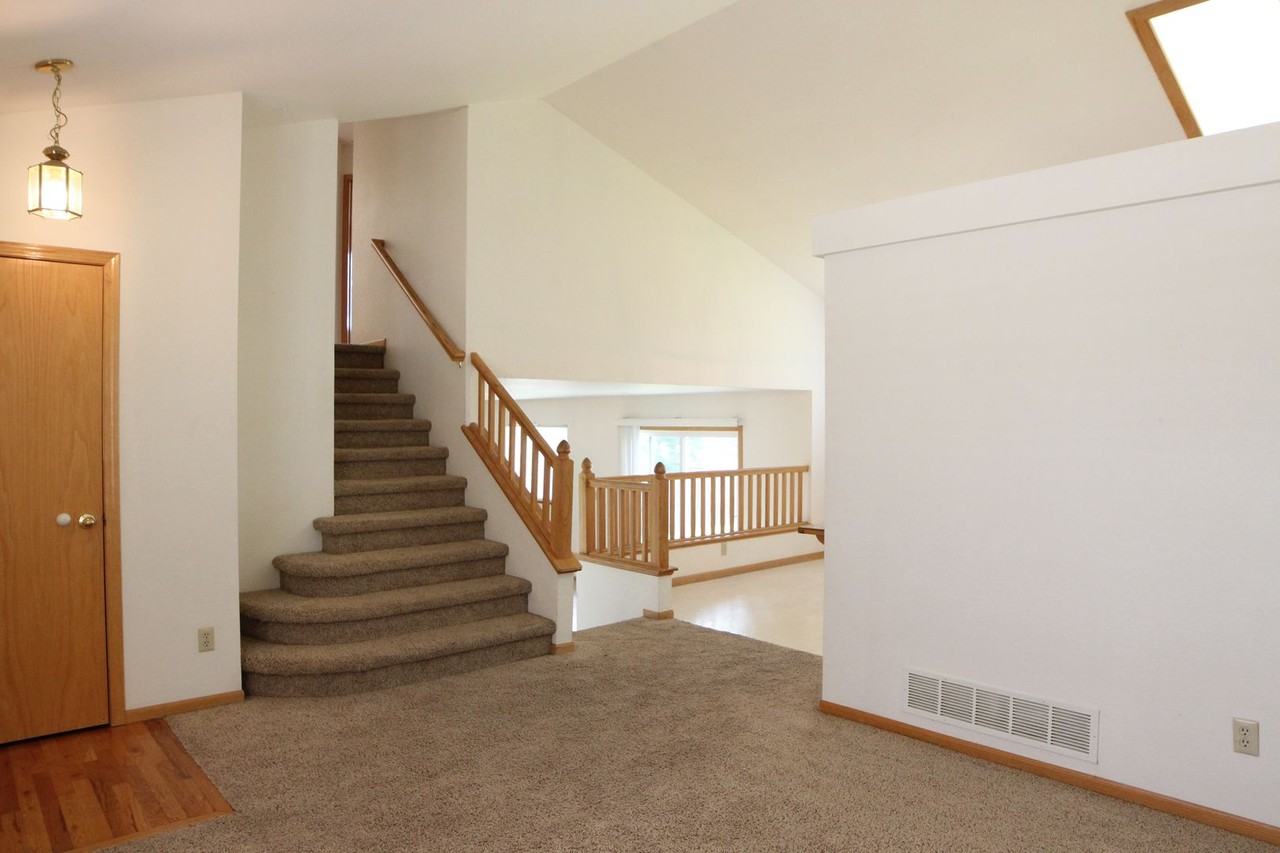 442 Dunne Dr - Photo 3 of 22