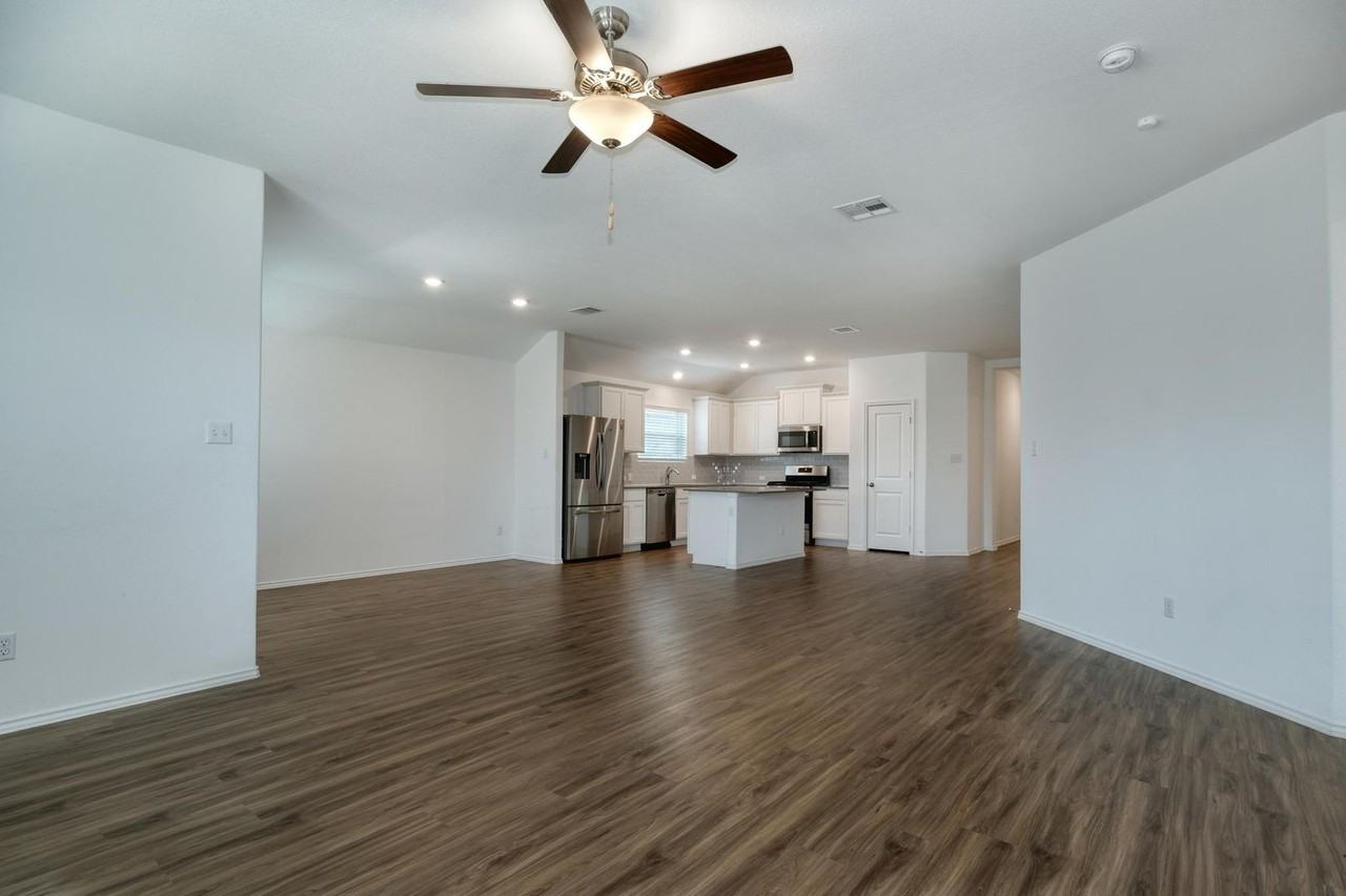 200 Coventry Drive - Photo 2 of 13