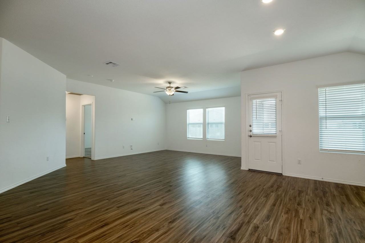 200 Coventry Drive - Photo 4 of 13