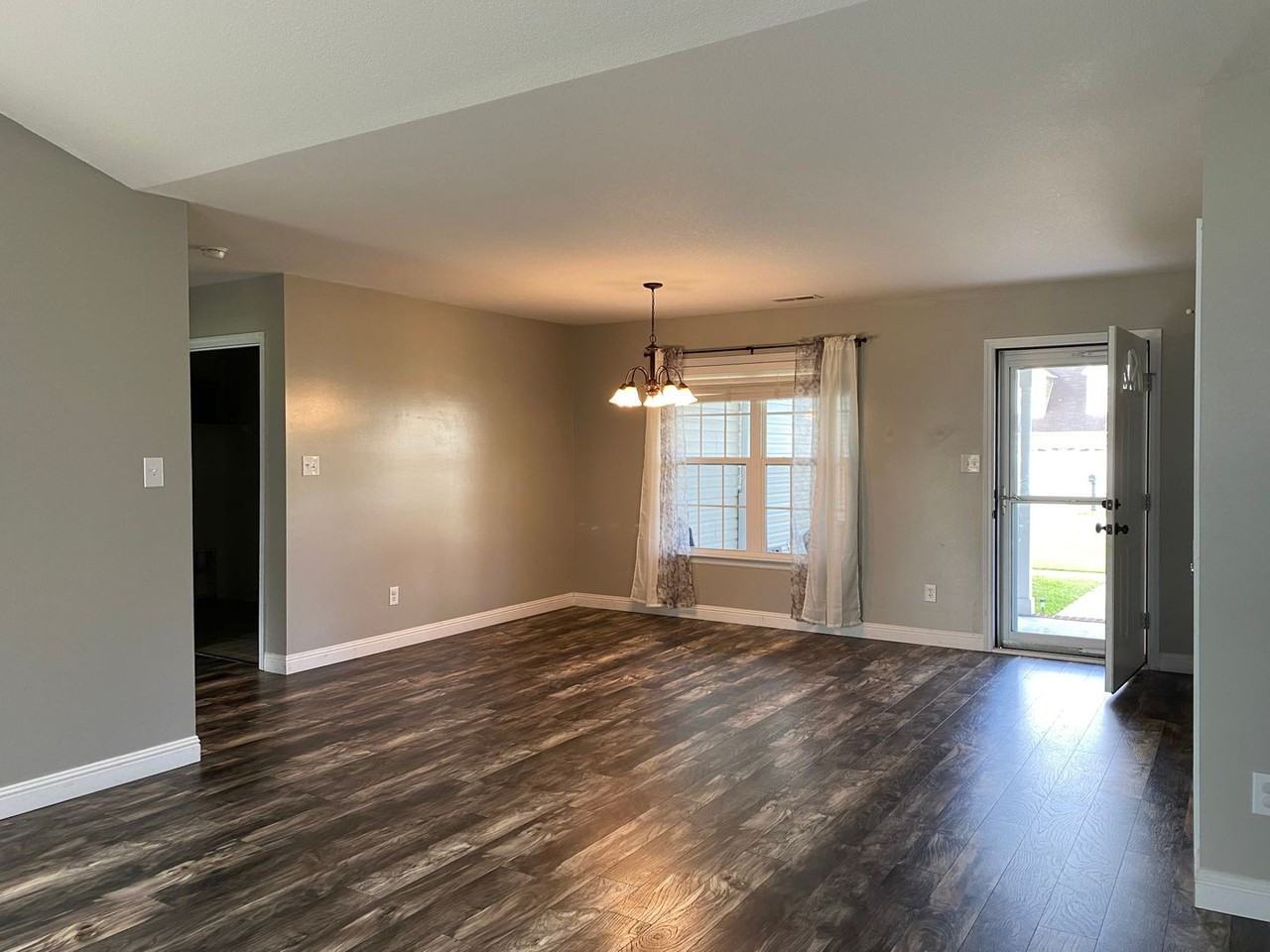 112 Michelle Ward Ln - Photo 2 of 25