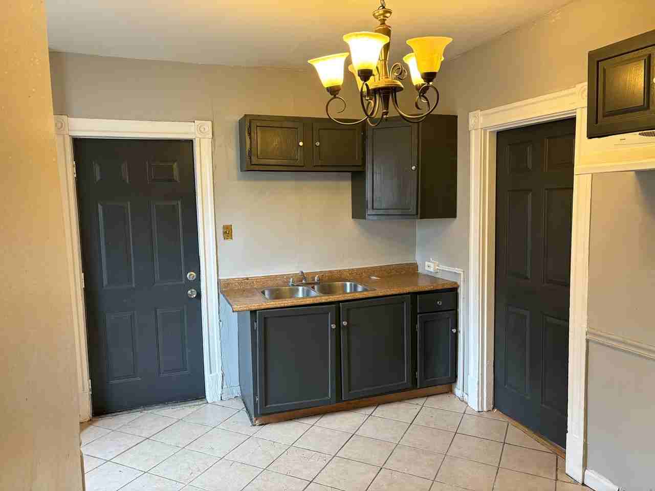 2427 Switzer Ave - Photo 3 of 9