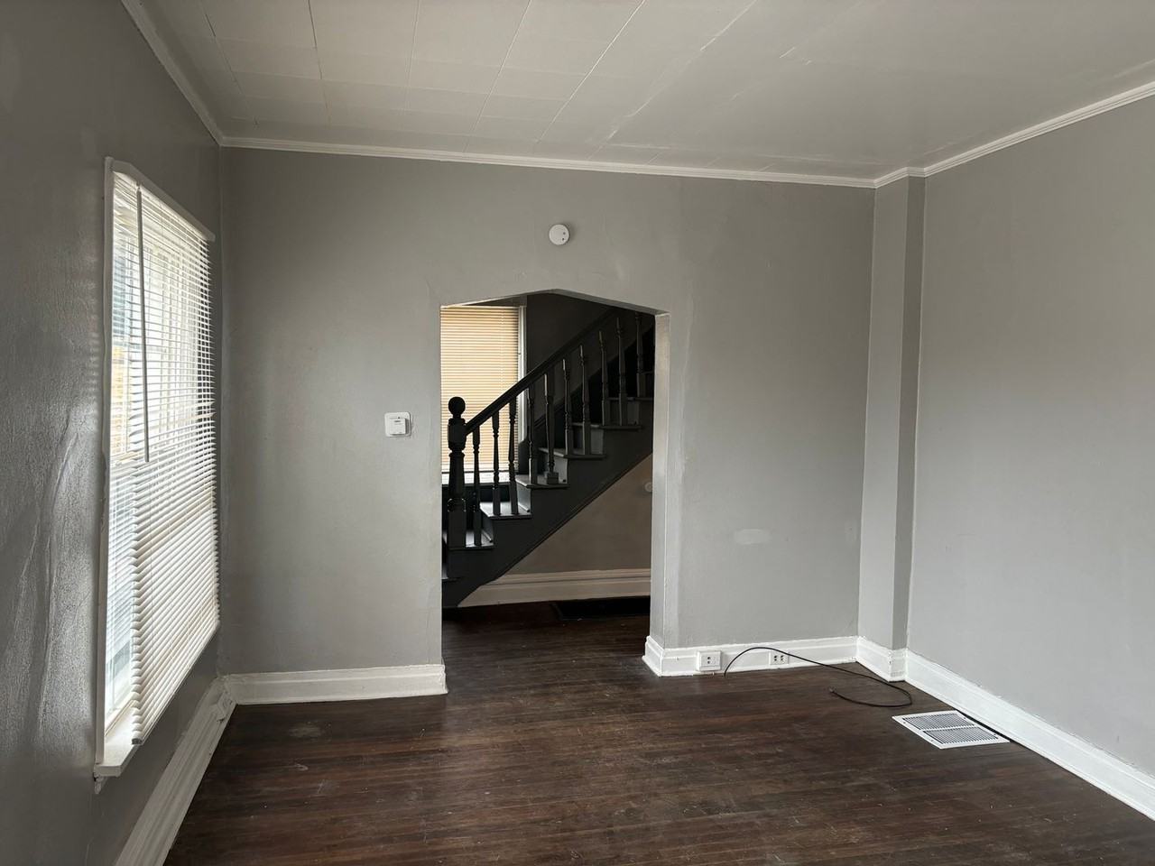 2427 Switzer Ave - Photo 4 of 9