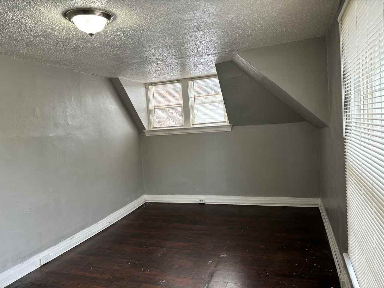 2427 Switzer Ave - Photo 6 of 9