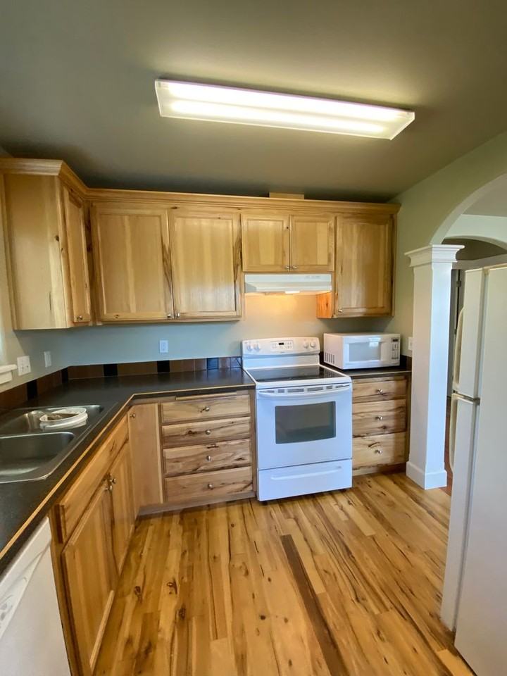 170 S 42nd St - Photo 3 of 16