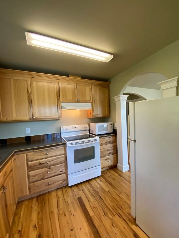170 S 42nd St - Photo 4 of 16